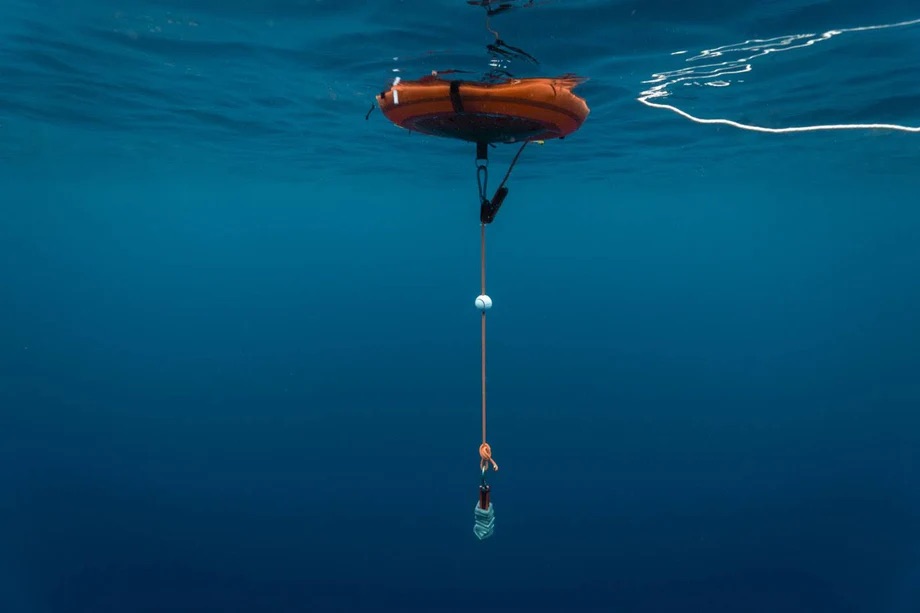 The_PRO_Freediving_Buoy_s_large_surface_area_creates_the_stability_you_need_for_powerful_FIM_pulls._Photo_foreveryhong_920x920.jpeg